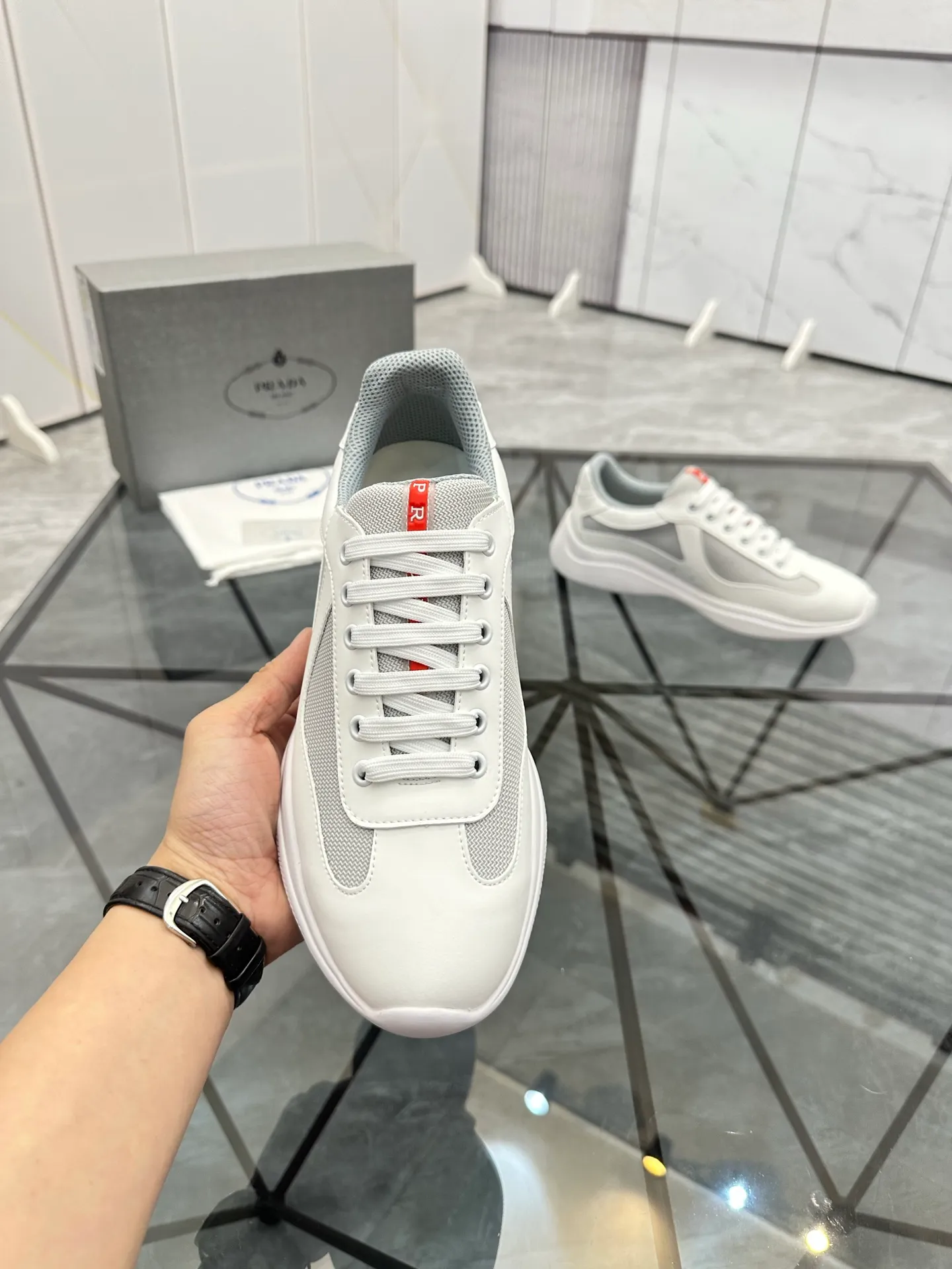 Men's shoes: 💰P360¥ Product trademark: Prada *"Prada*" low-top casual shoes Regular size: 35-47 (can be customized to 48) couple style Product materials: imported silk leather upper, breathable lining, original outsole. Number: 943